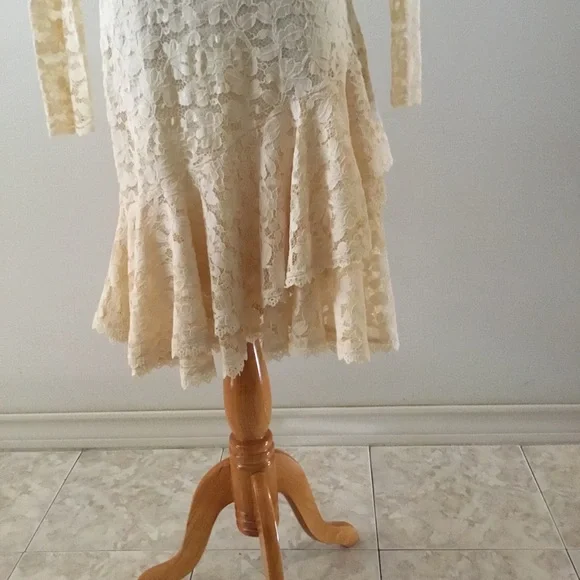 🌹2X HOST PICK🌹TICOSA BEIGE LACE DRESS WITH RUFFLE LAYERED LACE HEM/SZ L - Picture 10 of 14